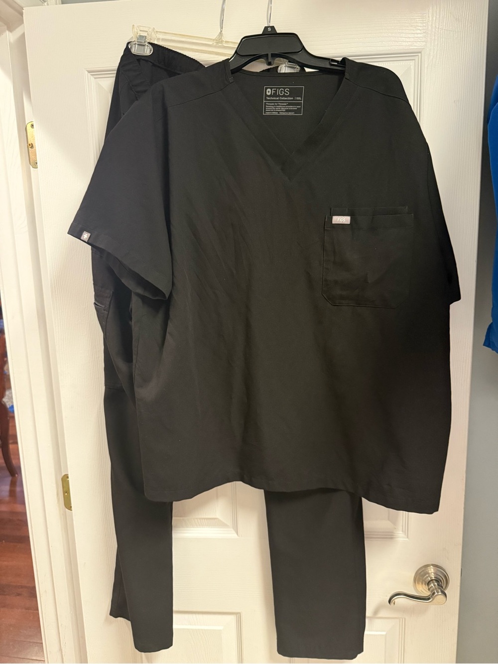 FIGS Black Men's V-Neck Scrub Top size XXL and Pants Set size XL